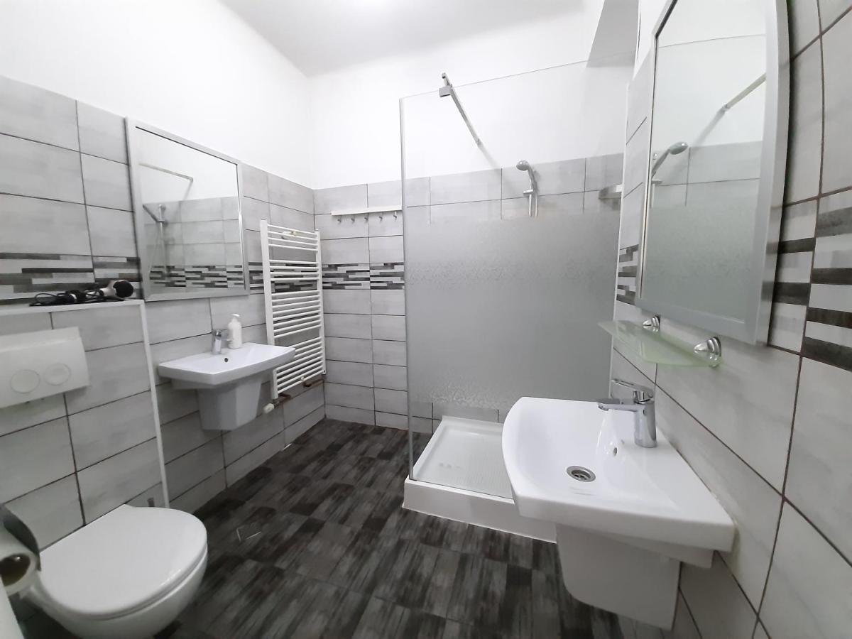 Four Rooms Apartment Central Bucareste Exterior foto